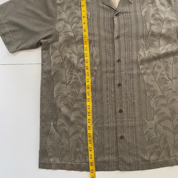 TOMMY BAHAMA Palm Tree Hawaiian Silk Button Up Green Khaki Shirt. Size L - Picture 14 of 15